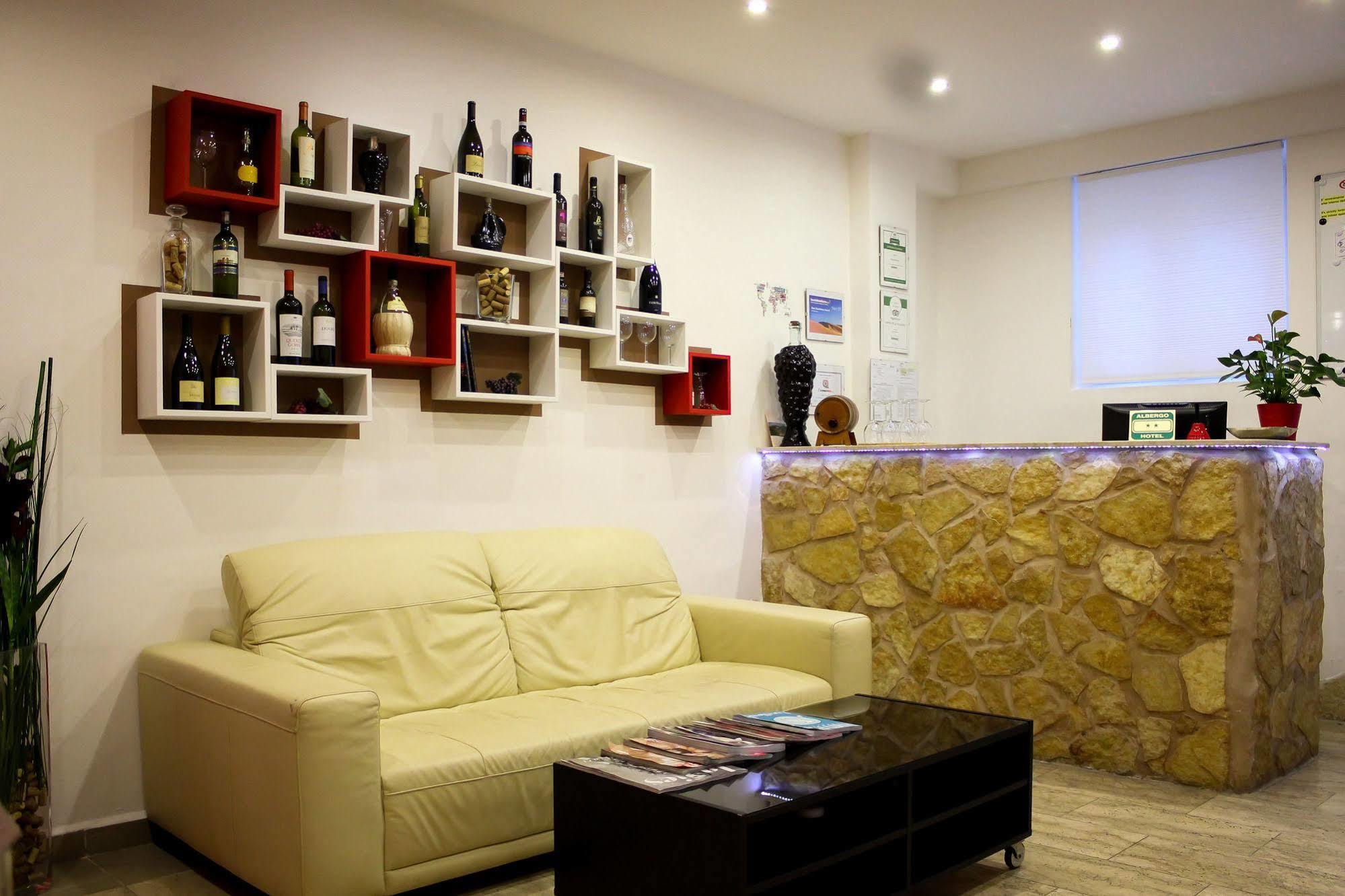 Hotel Rossovino Milano Luaran gambar