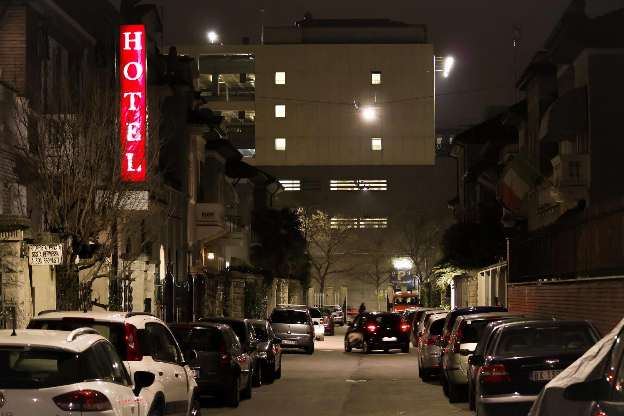 Hotel Rossovino Milano Luaran gambar